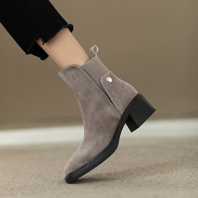 Women'S Fashion Trends Autumn 2025 - 스웨이드 여성 청키 앵클 부츠 패션
