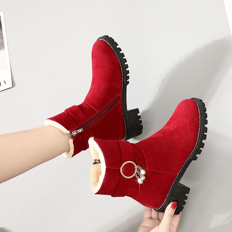 Women'S Fashion Trends Autumn 2025 - 빅 레드 하프 하이 스웨이드 태슬